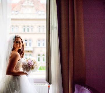 corinthia-budapest-wedding-niki-lee-bride